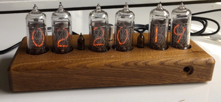 nixie-clock-with-case